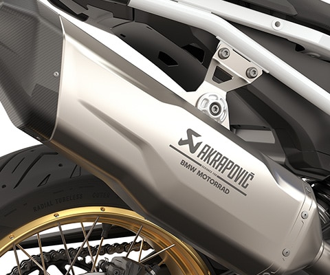 The F 900 GS from BMW Motorrad with Akrapovič rear silencer