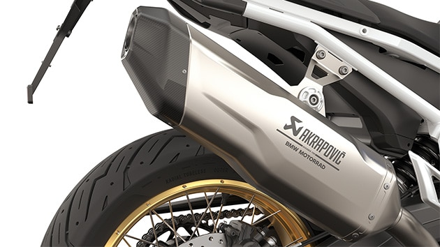 The F 900 GS from BMW Motorrad with Akrapovič rear silencer