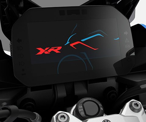 We see the TFT color display of the BMW F 900 XR.