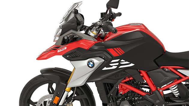 We see the typical GS flyline of the G 310 GS.