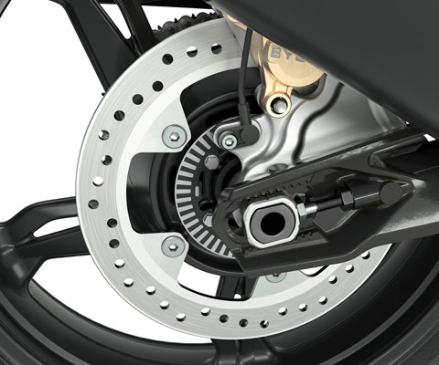 We see a detailed section of the black rims of the G 310 GS.