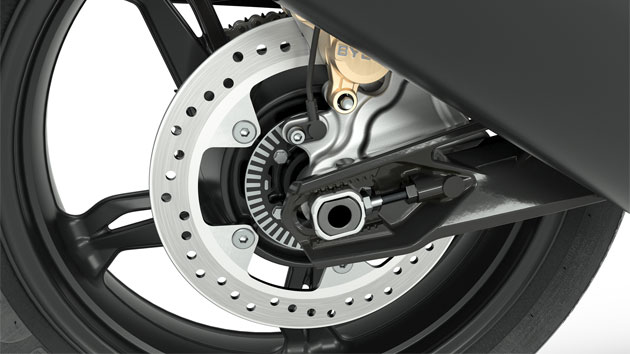 We see a detailed section of the black rims of the G 310 GS.