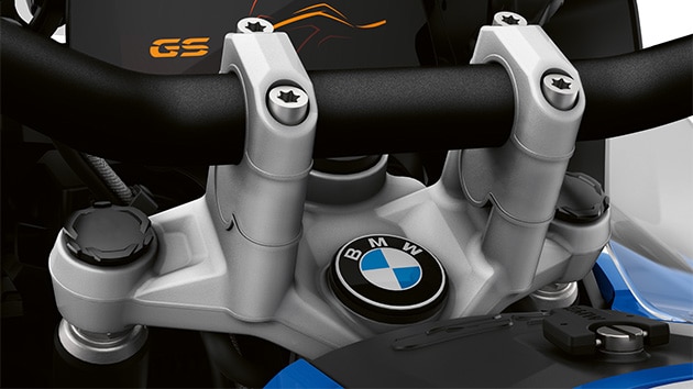 We see the R 1250 GS Adventure with handlebar risers.