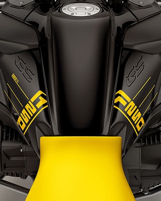 We see the tank of the Edition 40 Years GS with 1250 lettering and Option 719 logo in the detail view.