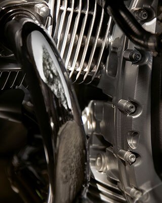 Close-up of the engine and of the chrome-plated manifold.