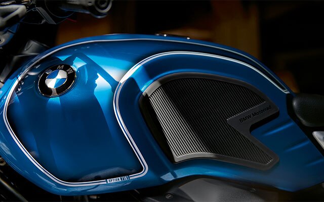 Tank paintwork with smoke effects and classic double lining.