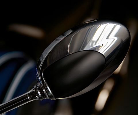 Chrome-plated mirror in typical oval shape.