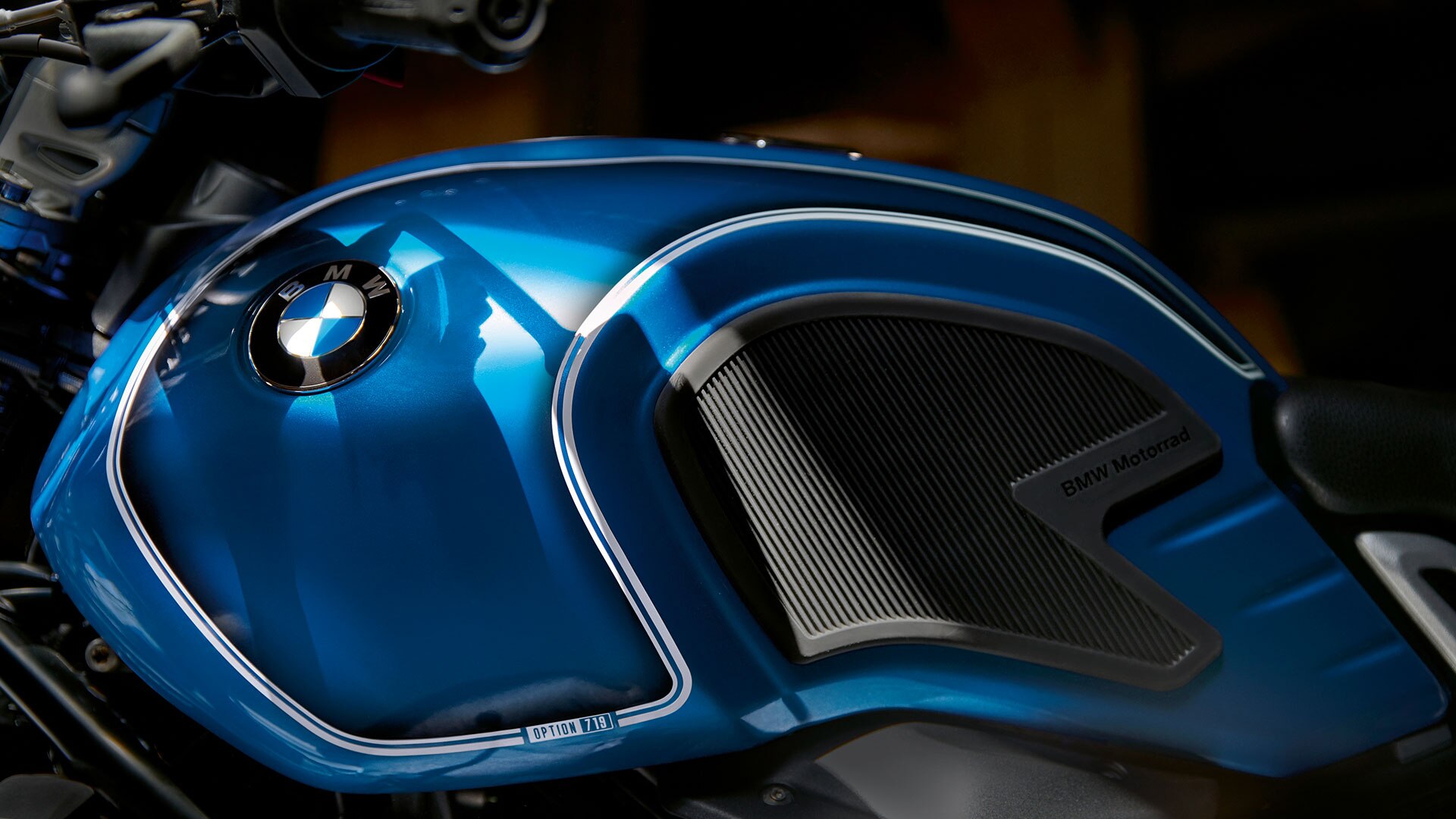 Tank paintwork with smoke effects and classic double lining.