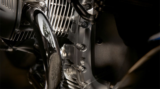 Close-up of the engine and of the chrome-plated manifold.