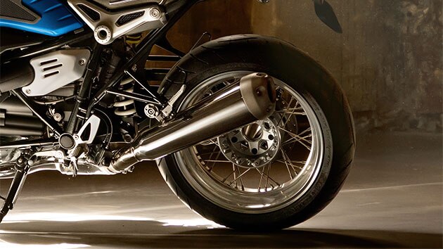 Chrome-plated end silencer of the R nineT /5.