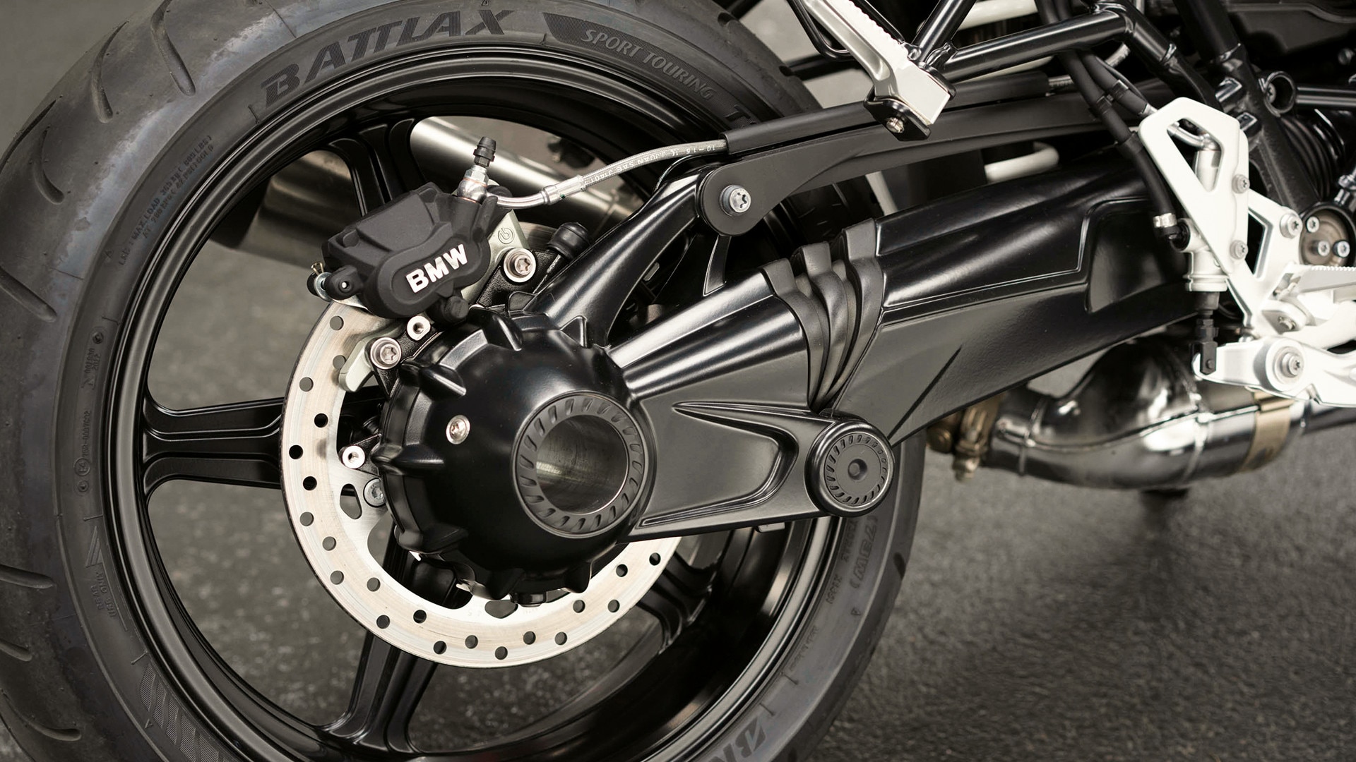 R nineT Pure cast aluminium single-sided swing-arm