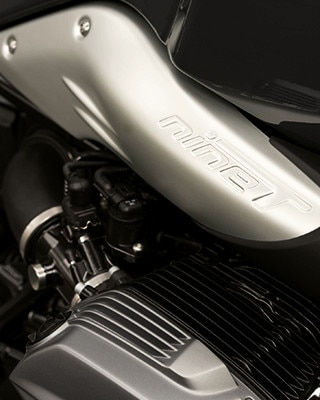 R nineT Pure "nineT" lettering