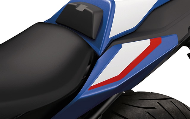 Sporty, slim single seat