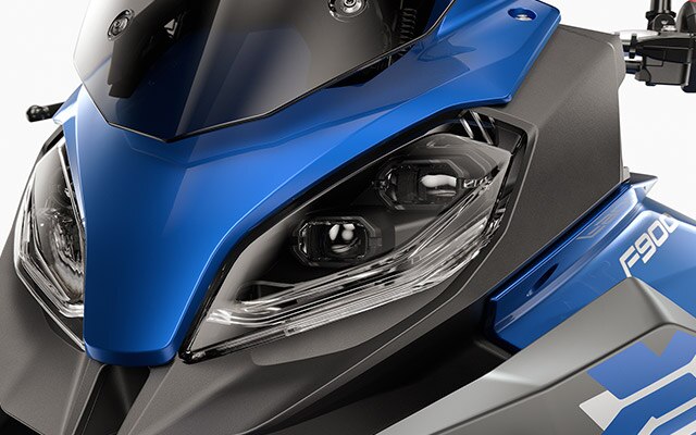 We see the lights of the BMW F 900 XR.