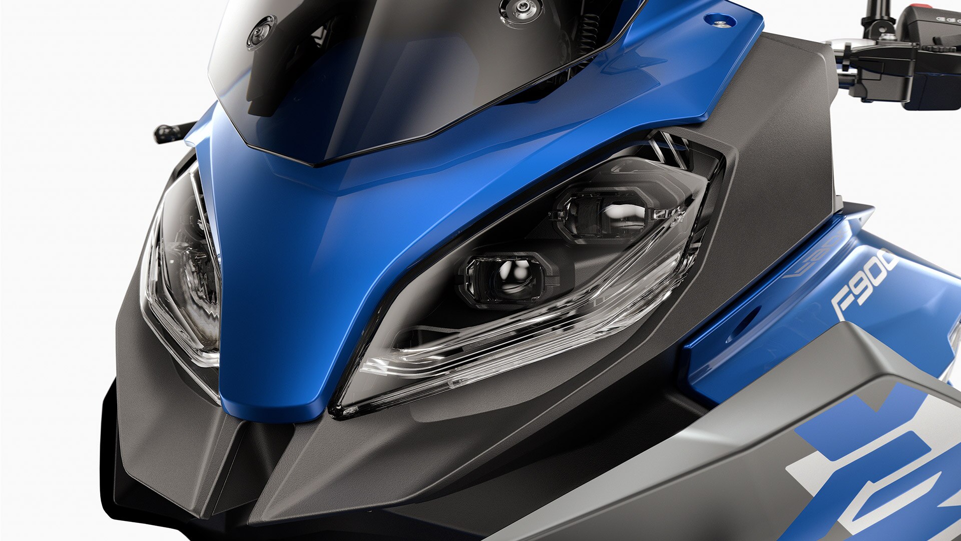 We see the lights of the BMW F 900 XR.
