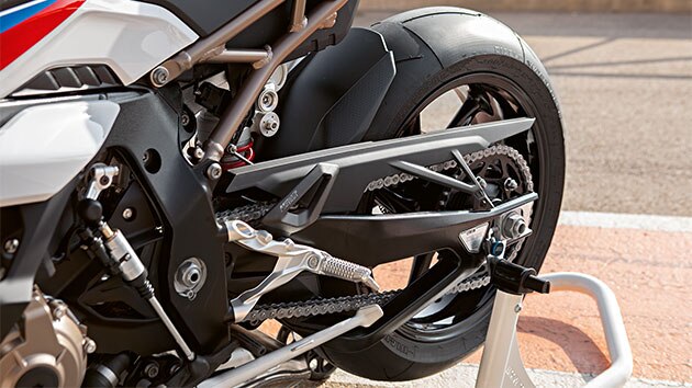 BMW RR swing arm on the trussing in series production