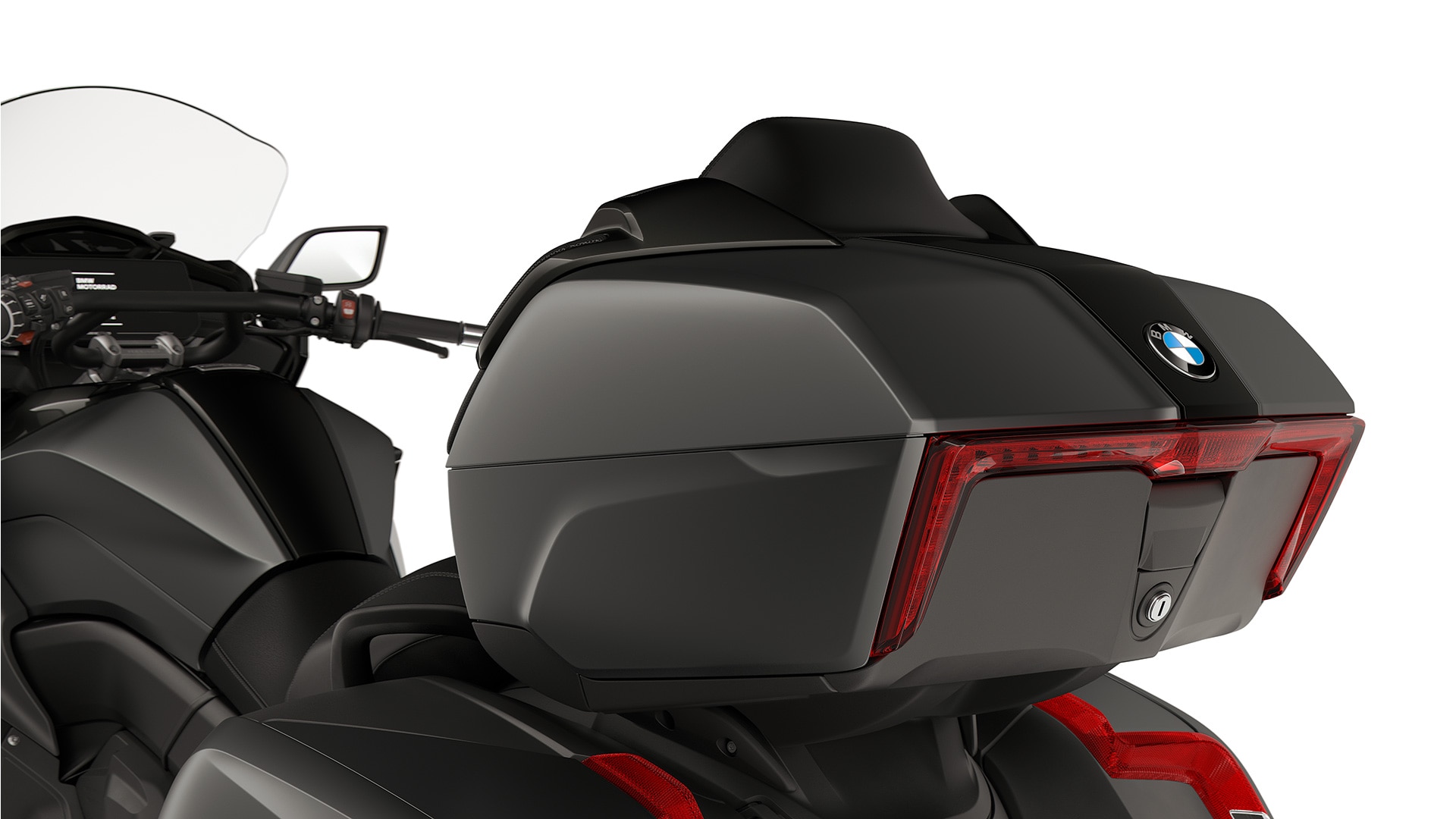 Focus on K 1600 Grand America’s top case featuring LED rear light.