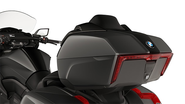 Focus on K 1600 Grand America’s top case featuring LED rear light.