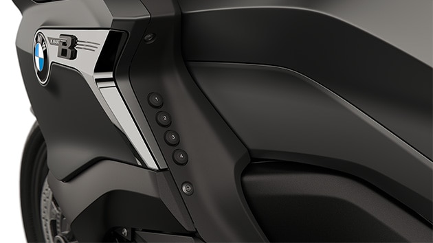 Focus on the four numbered Favorites buttons.