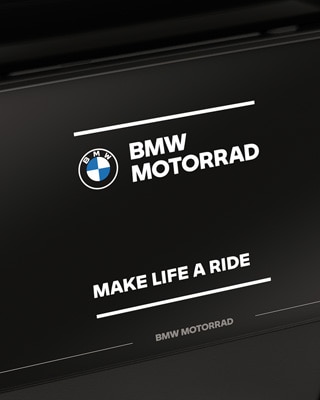 Focus on the color display with BMW Motorrad start screen.