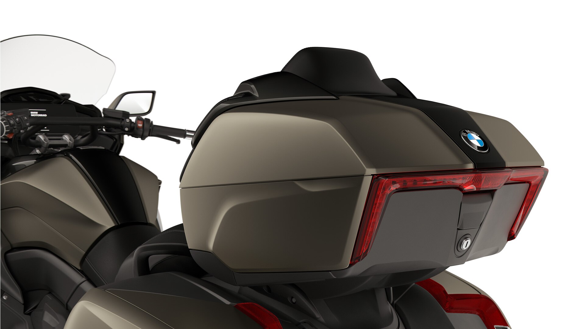 Focus on K 1600 Grand America’s top case featuring LED rear light.