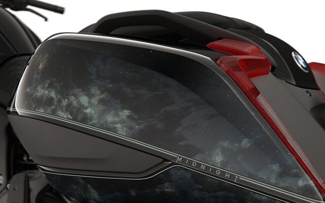 Focus on side bags with Option 719 paint.