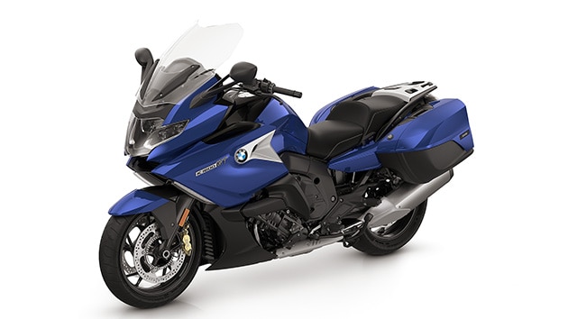 K 1600 GT in Light White/Racing Blue Metallic/Racing Red.