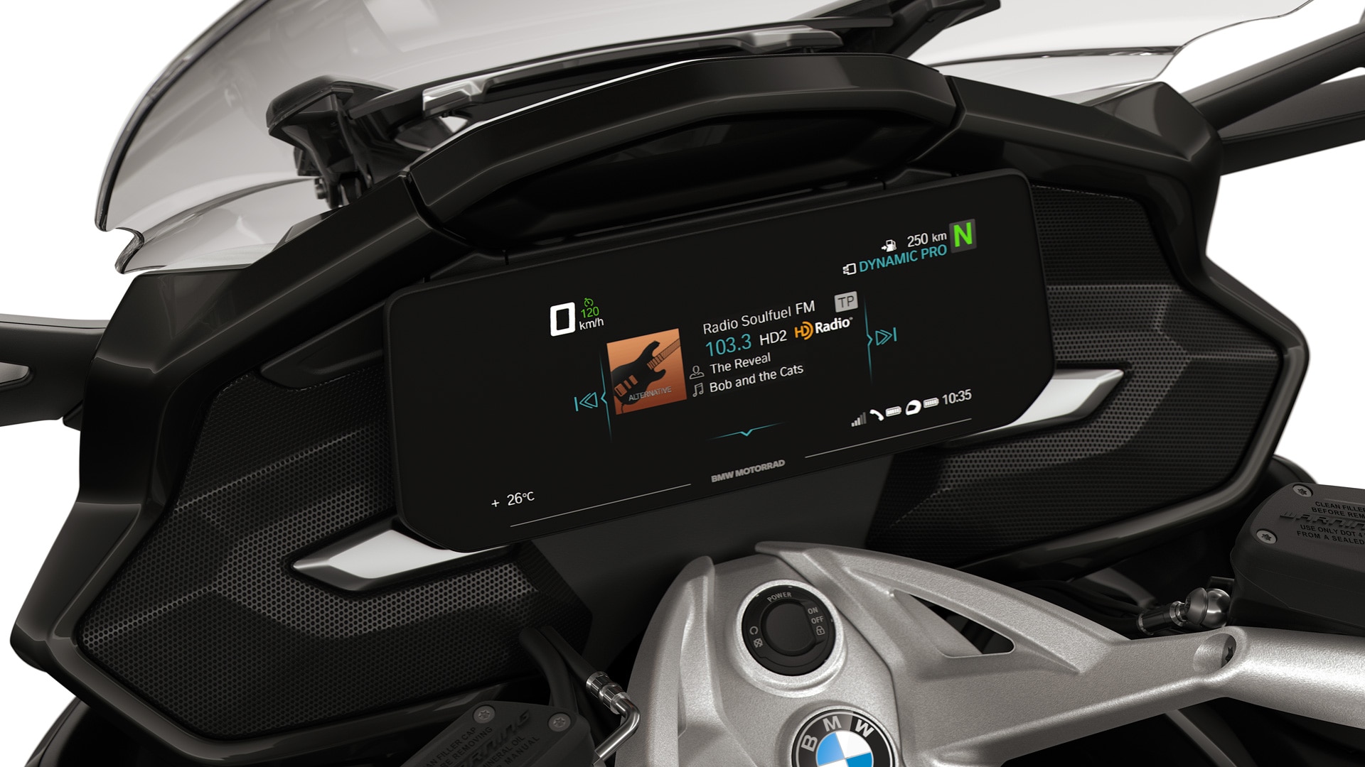 Focus on the TFT display and the K 1600 GT’s speakers.