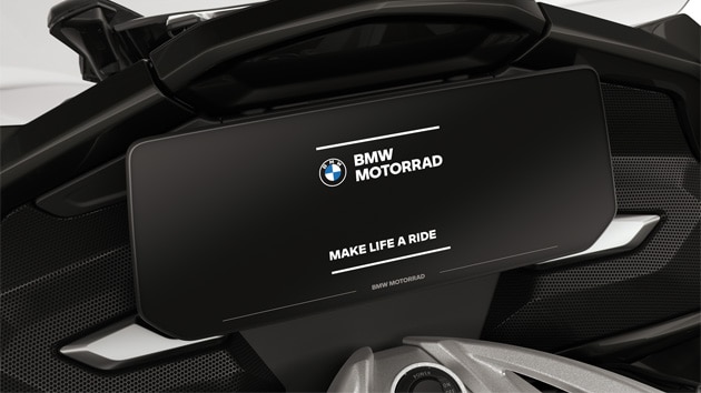 Focus on the K 1600 GT’s TFT display.