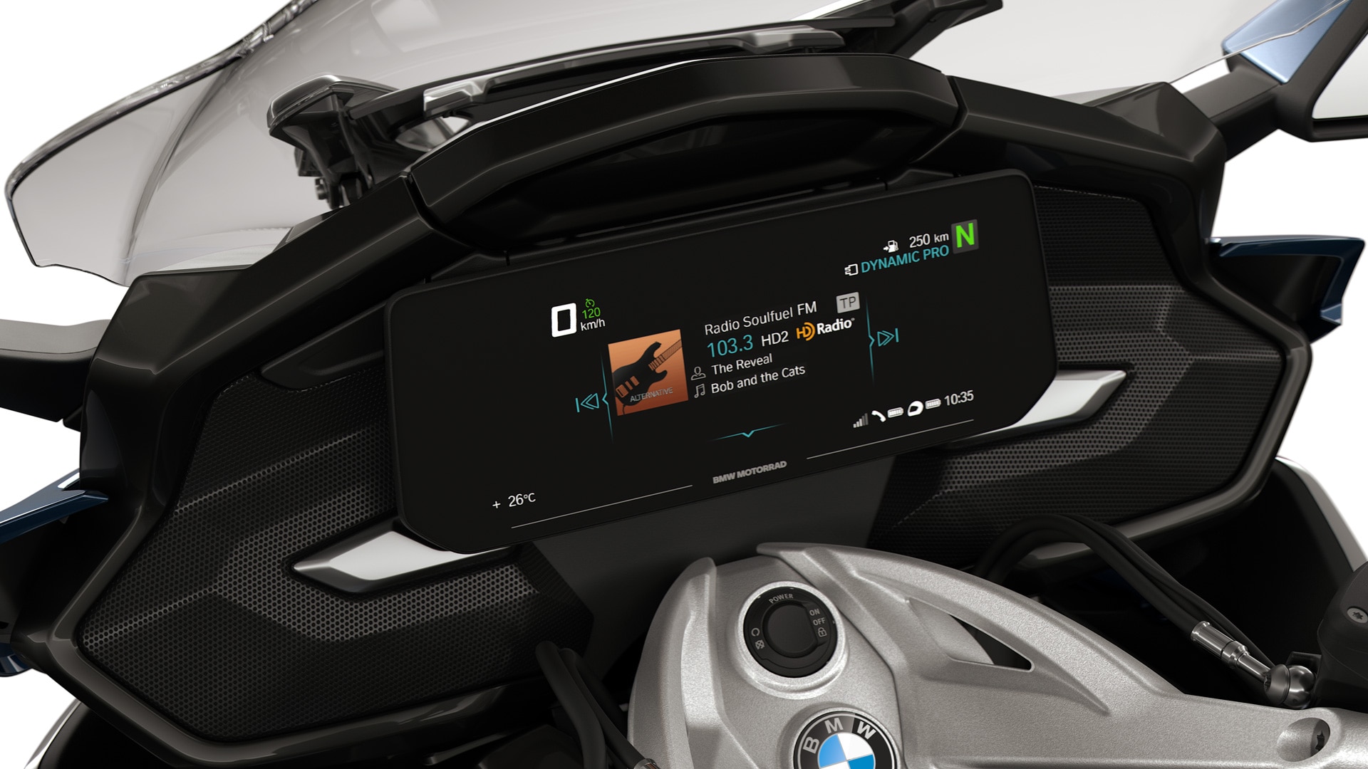 Focus on the TFT display and the K 1600 GTL’s speakers.