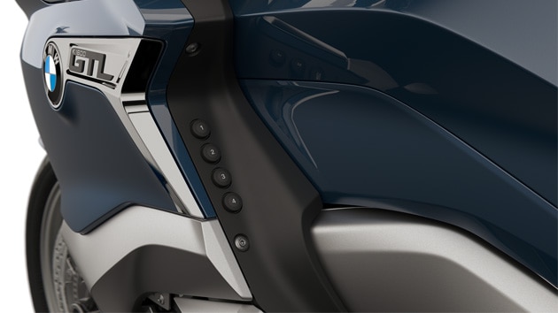 Focus on the four numbered Favorite buttons.