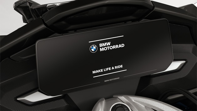 Focus on the TFT display of the K 1600 GTL.