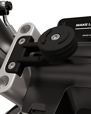 The highly integrated smartphone holder of the eParkourer CE 02 from BMW Motorrad