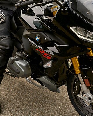 R 1250 RS in a curve